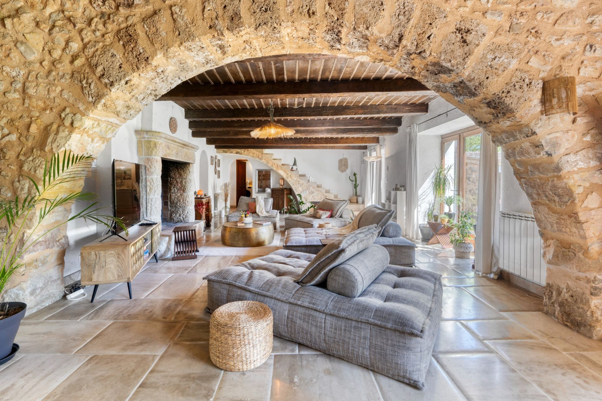 villa 6 Rooms for sale on MONTAUROUX (83440)