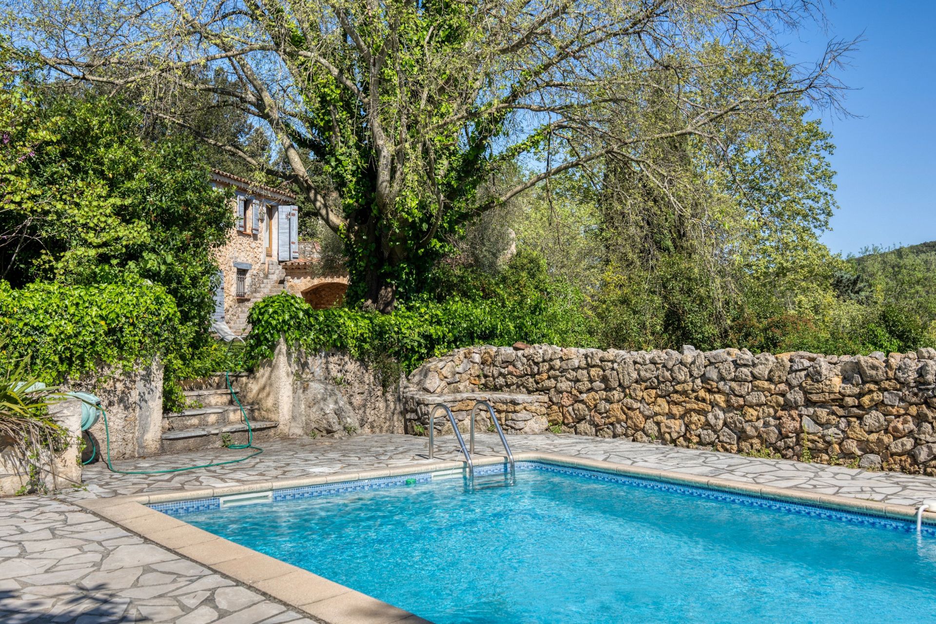 villa 6 Pièces en vente sur MONTAUROUX (83440)