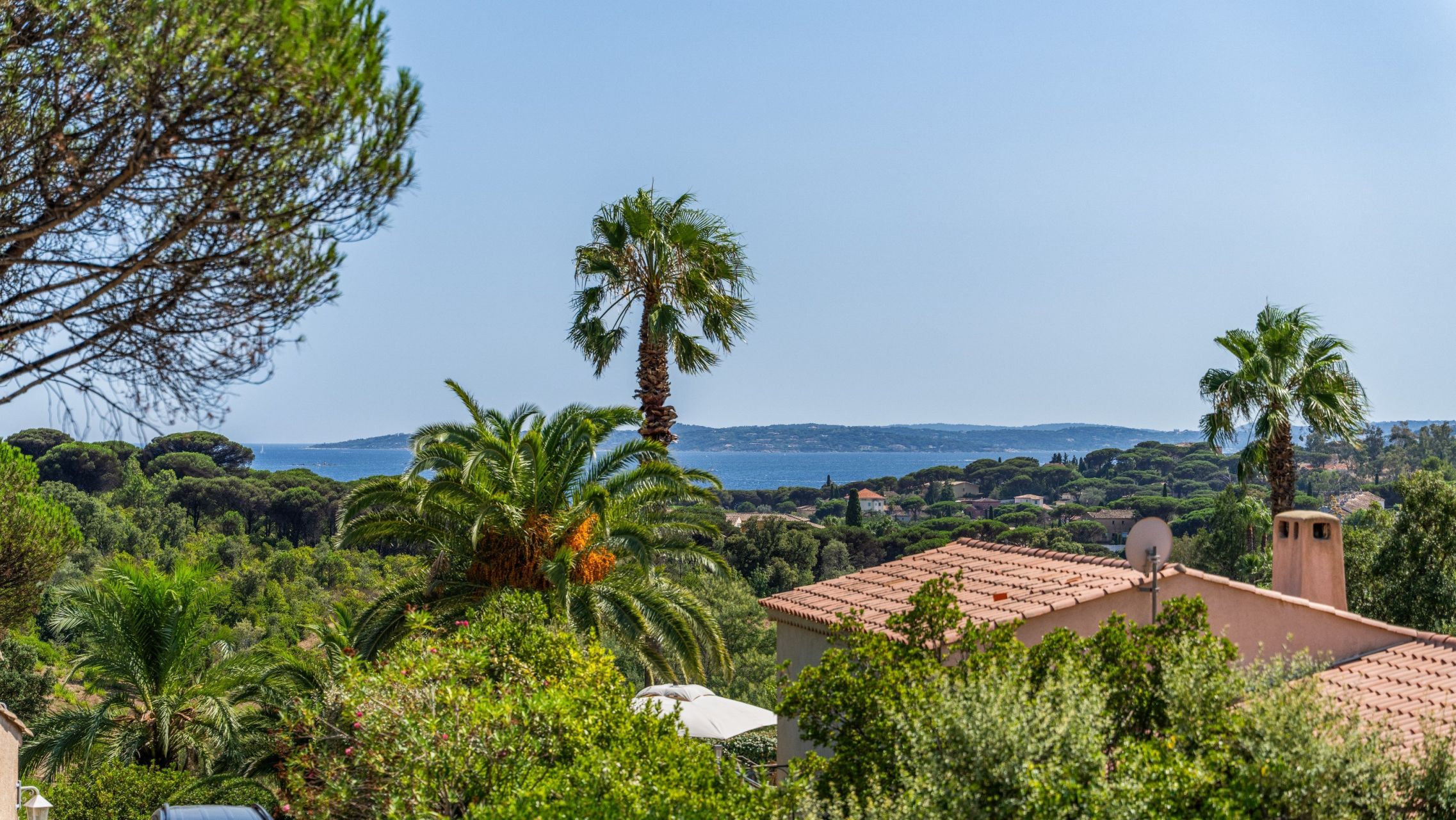 villa 7 Rooms for sale on LES ISSAMBRES (83380)