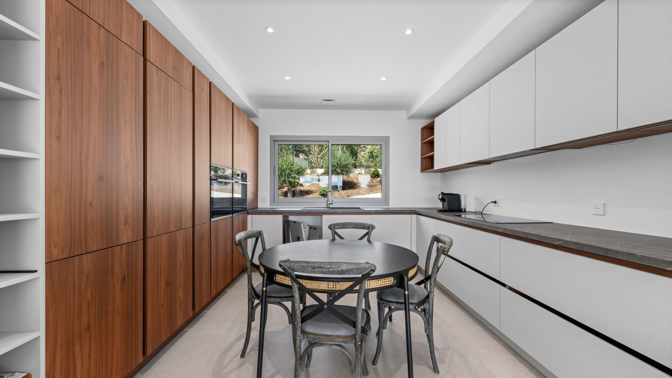 villa 7 Rooms for sale on LES ISSAMBRES (83380)