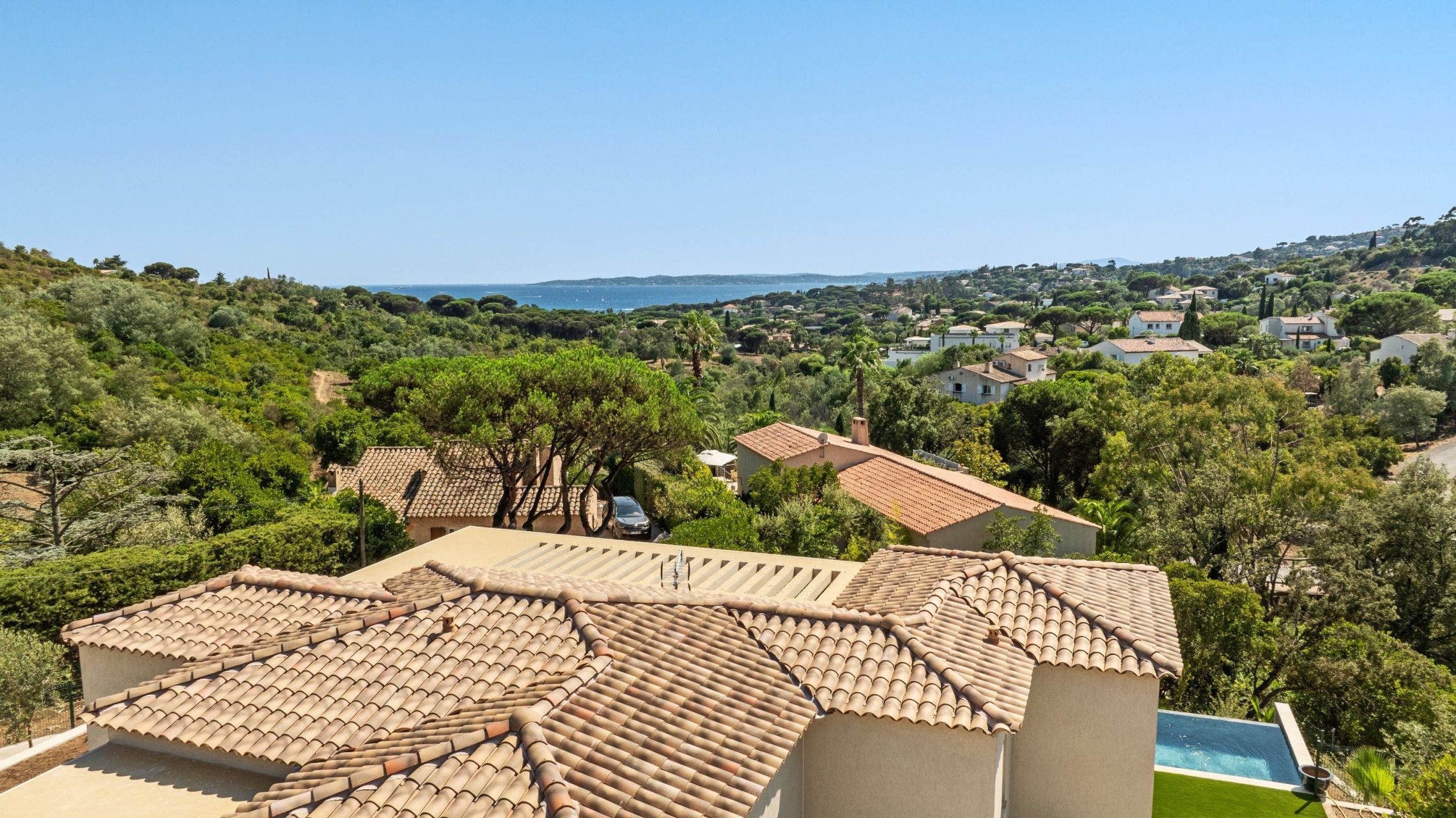 villa 7 Rooms for sale on LES ISSAMBRES (83380)