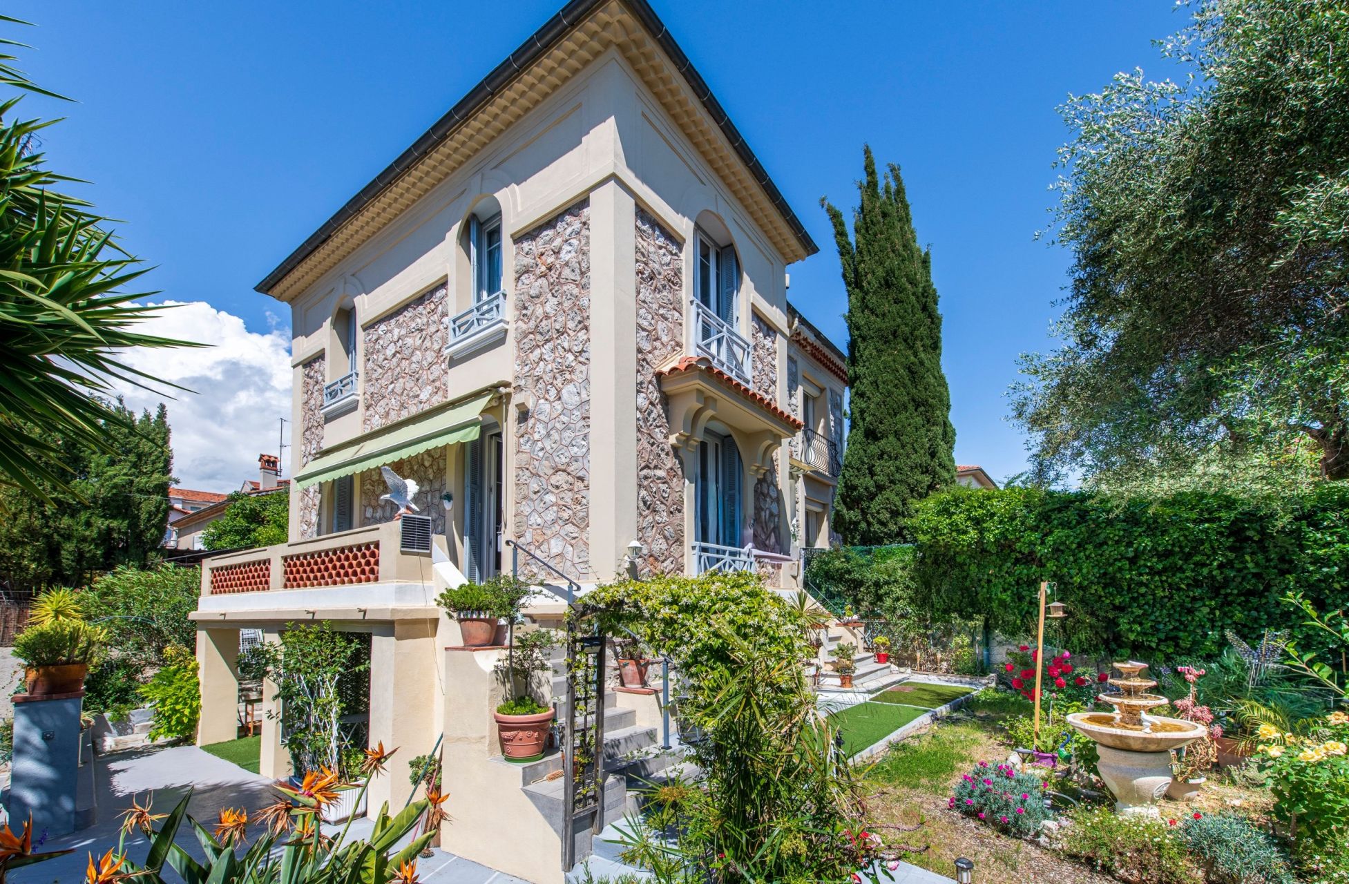 villa 6 Rooms for sale on NICE (06000)