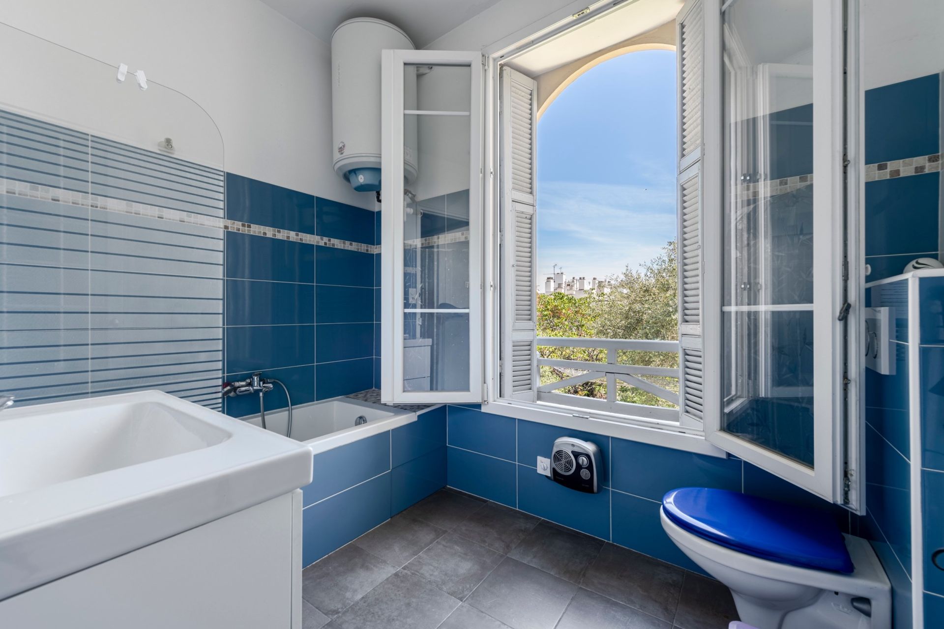 villa 6 Rooms for sale on NICE (06000)