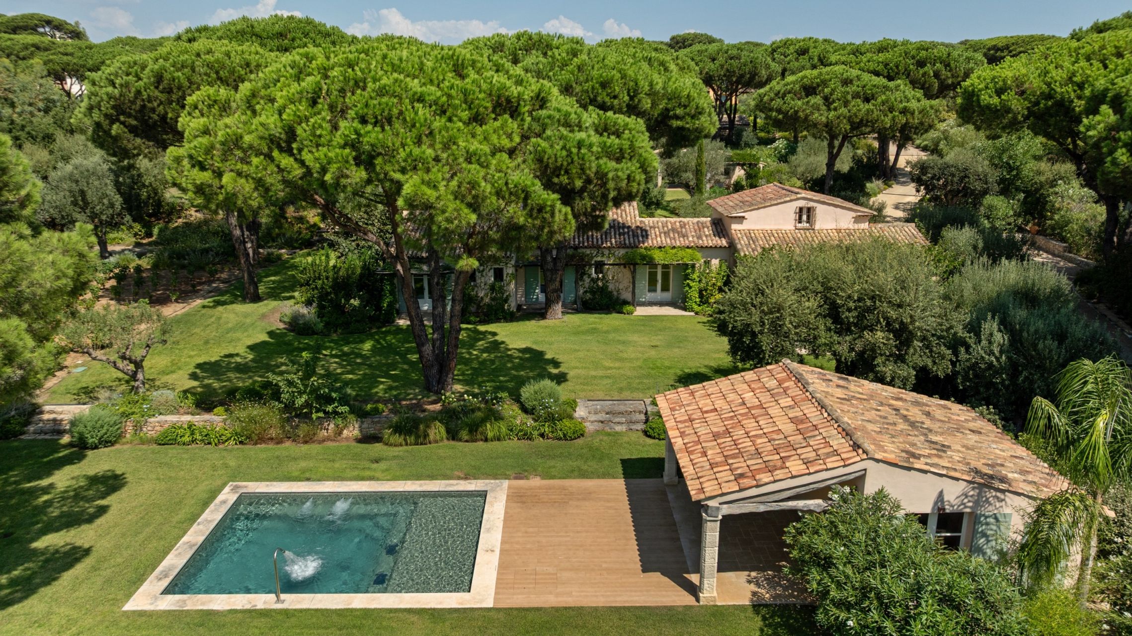 provencal house 13 Rooms for sale on ST TROPEZ (83990)