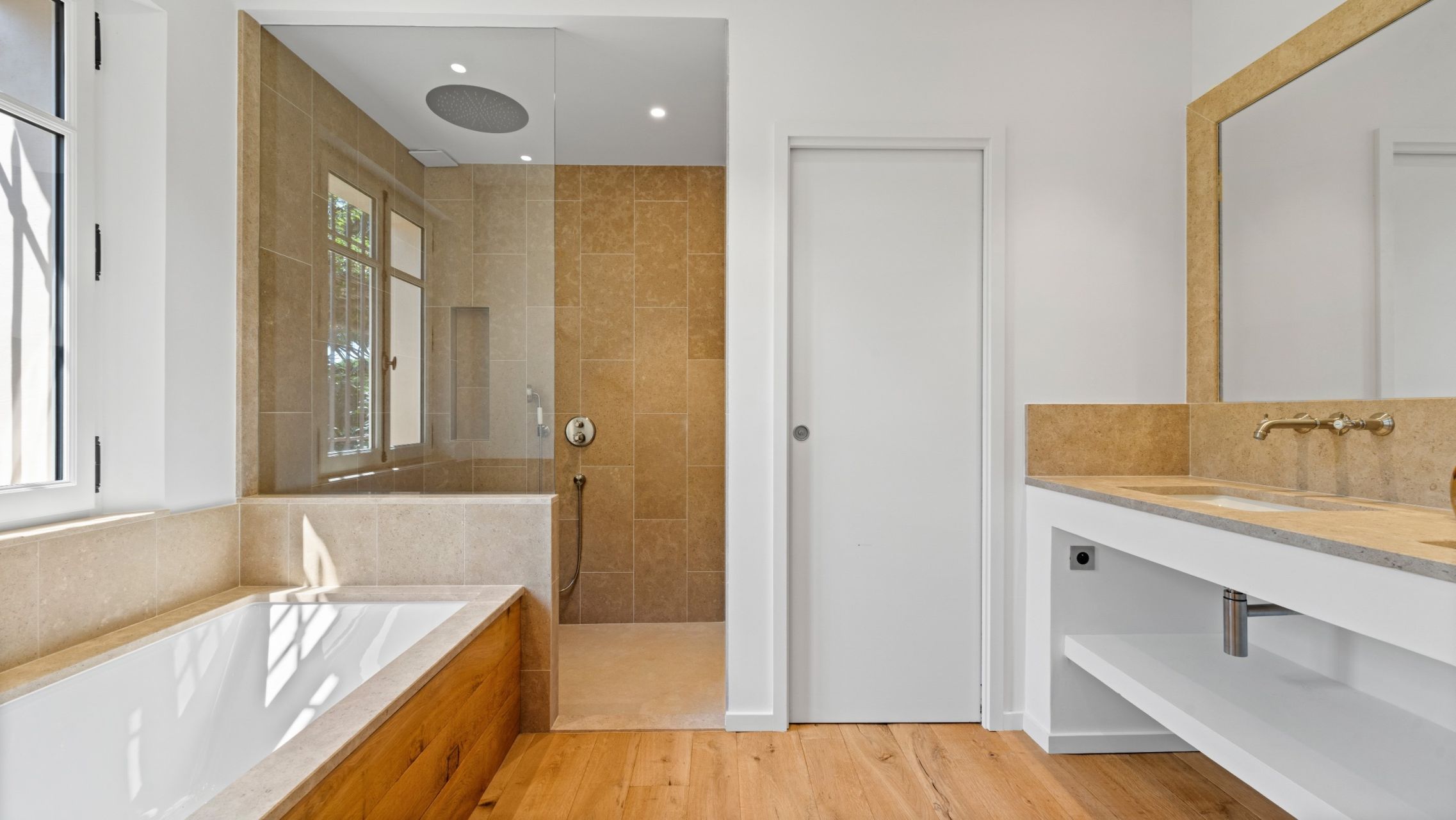 provencal house 13 Rooms for sale on ST TROPEZ (83990)