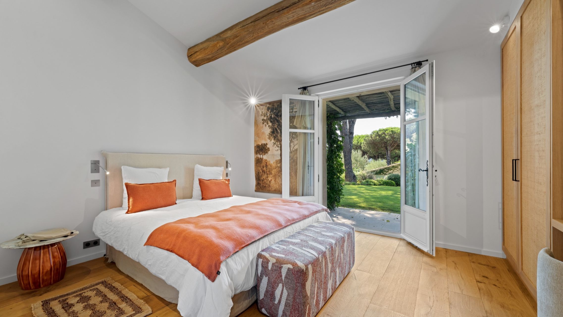 provencal house 13 Rooms for sale on ST TROPEZ (83990)