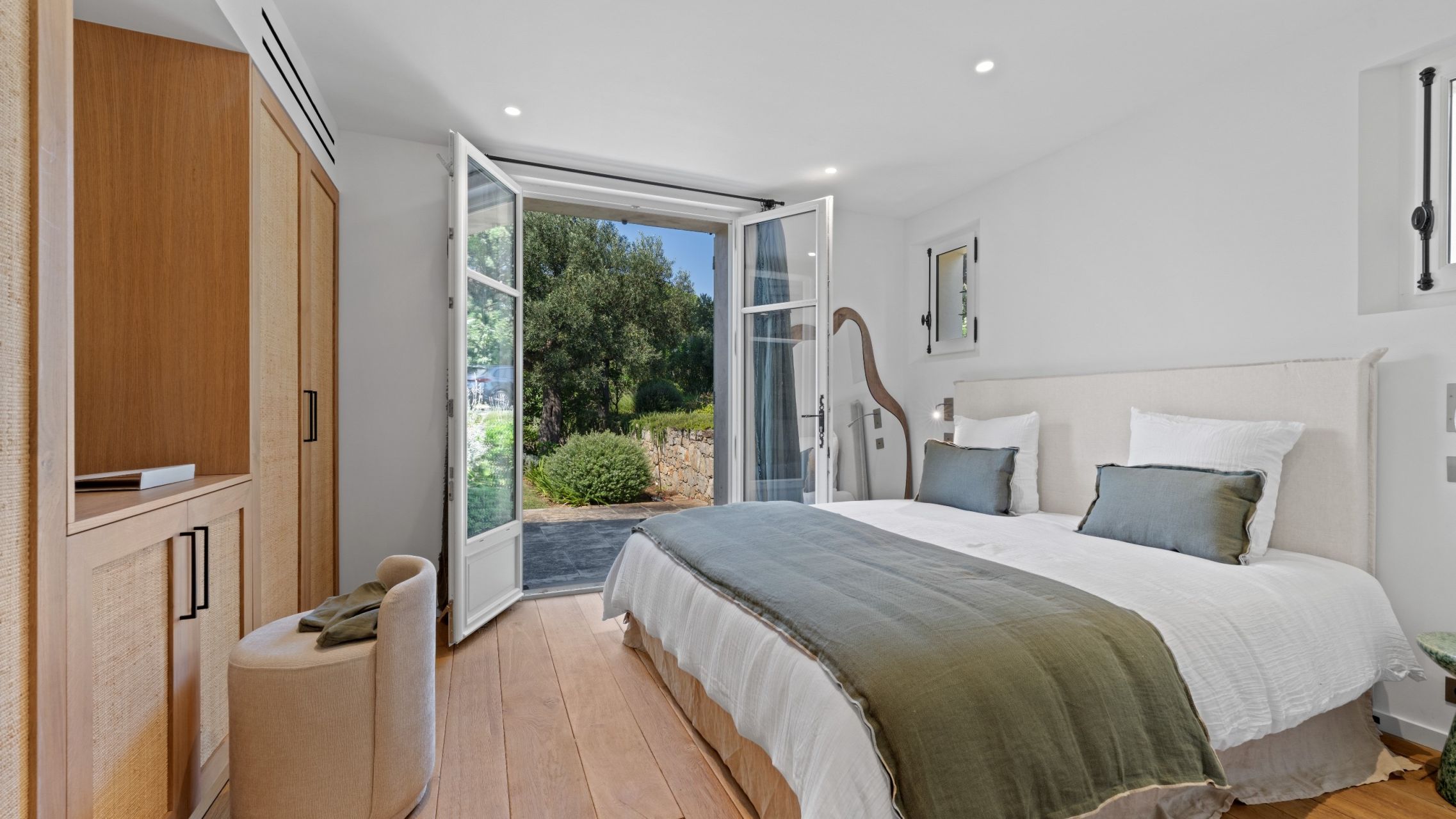 provencal house 13 Rooms for sale on ST TROPEZ (83990)