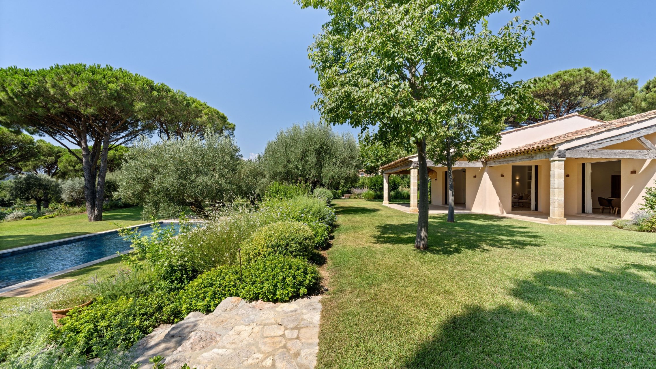 provencal house 13 Rooms for sale on ST TROPEZ (83990)