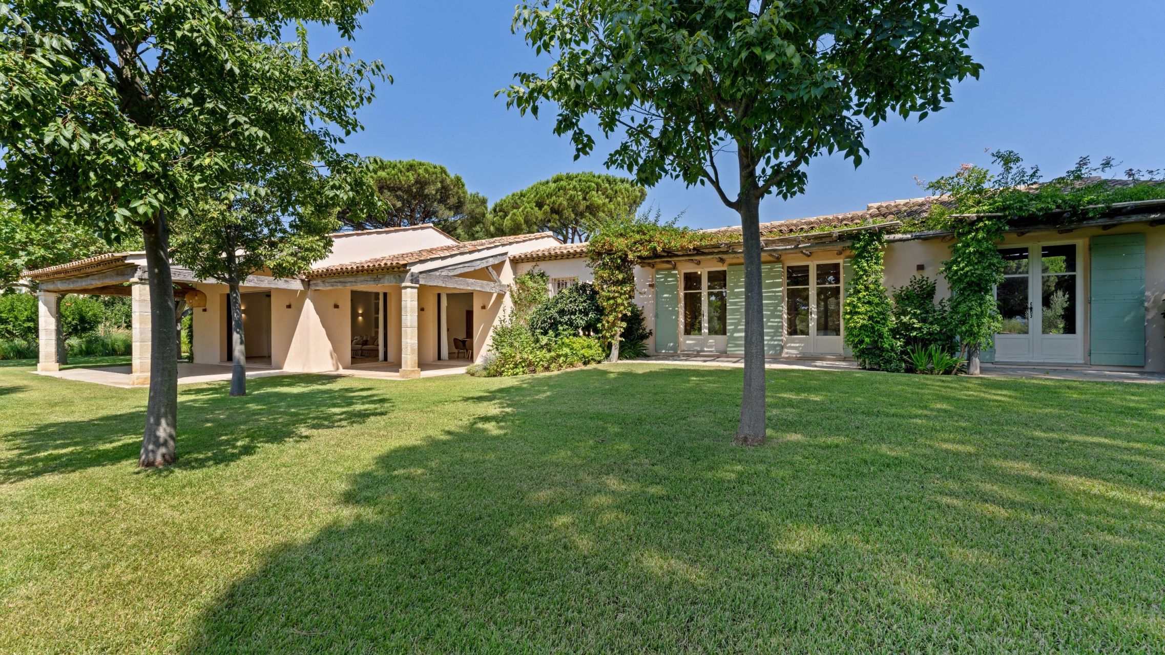 provencal house 13 Rooms for sale on ST TROPEZ (83990)