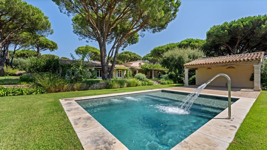 provencal house 13 Rooms for sale on ST TROPEZ (83990)