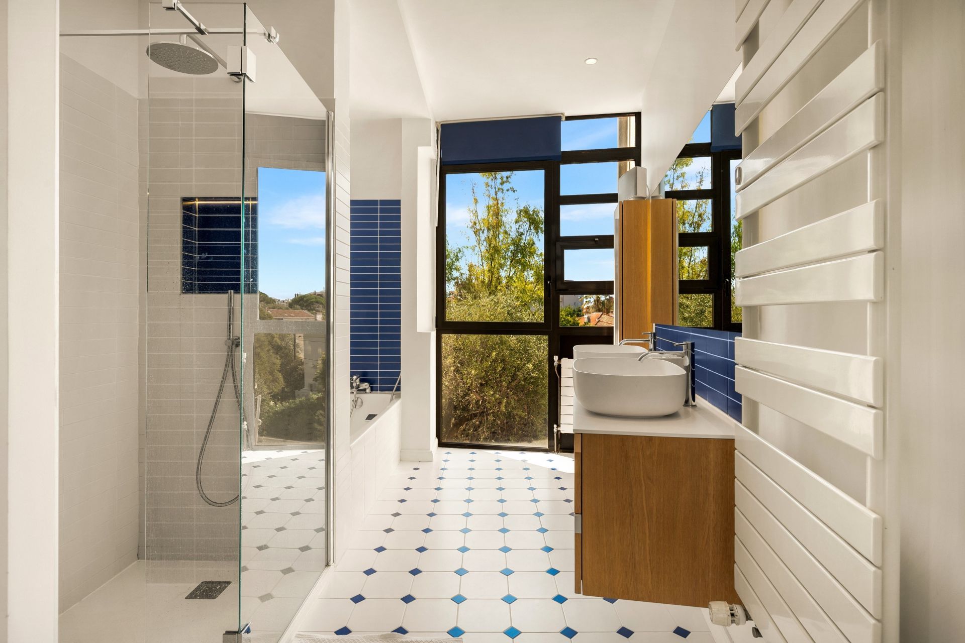 mansion (hôtel particulier) 9 Rooms for sale on CANNES (06400)