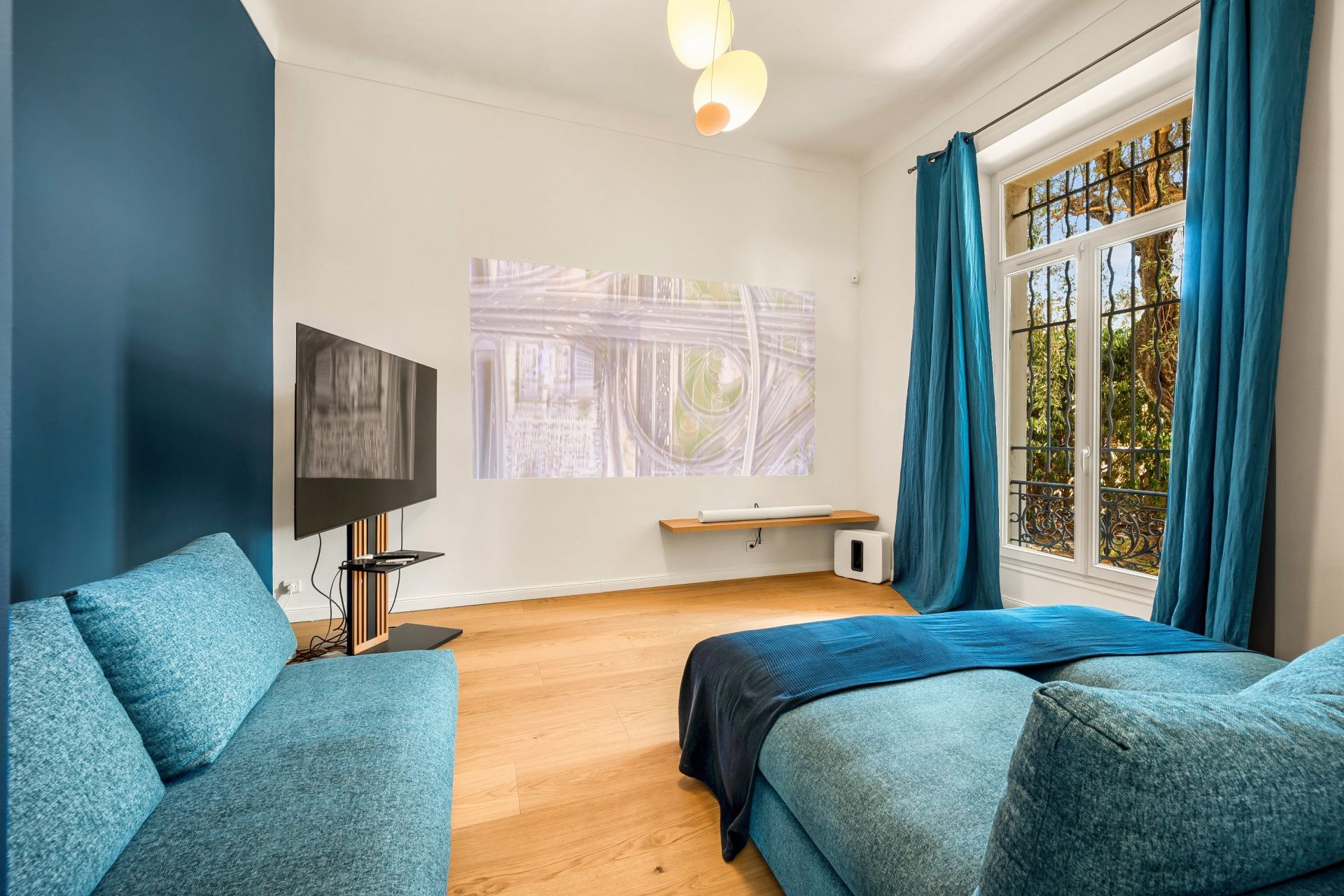 mansion (hôtel particulier) 9 Rooms for sale on CANNES (06400)