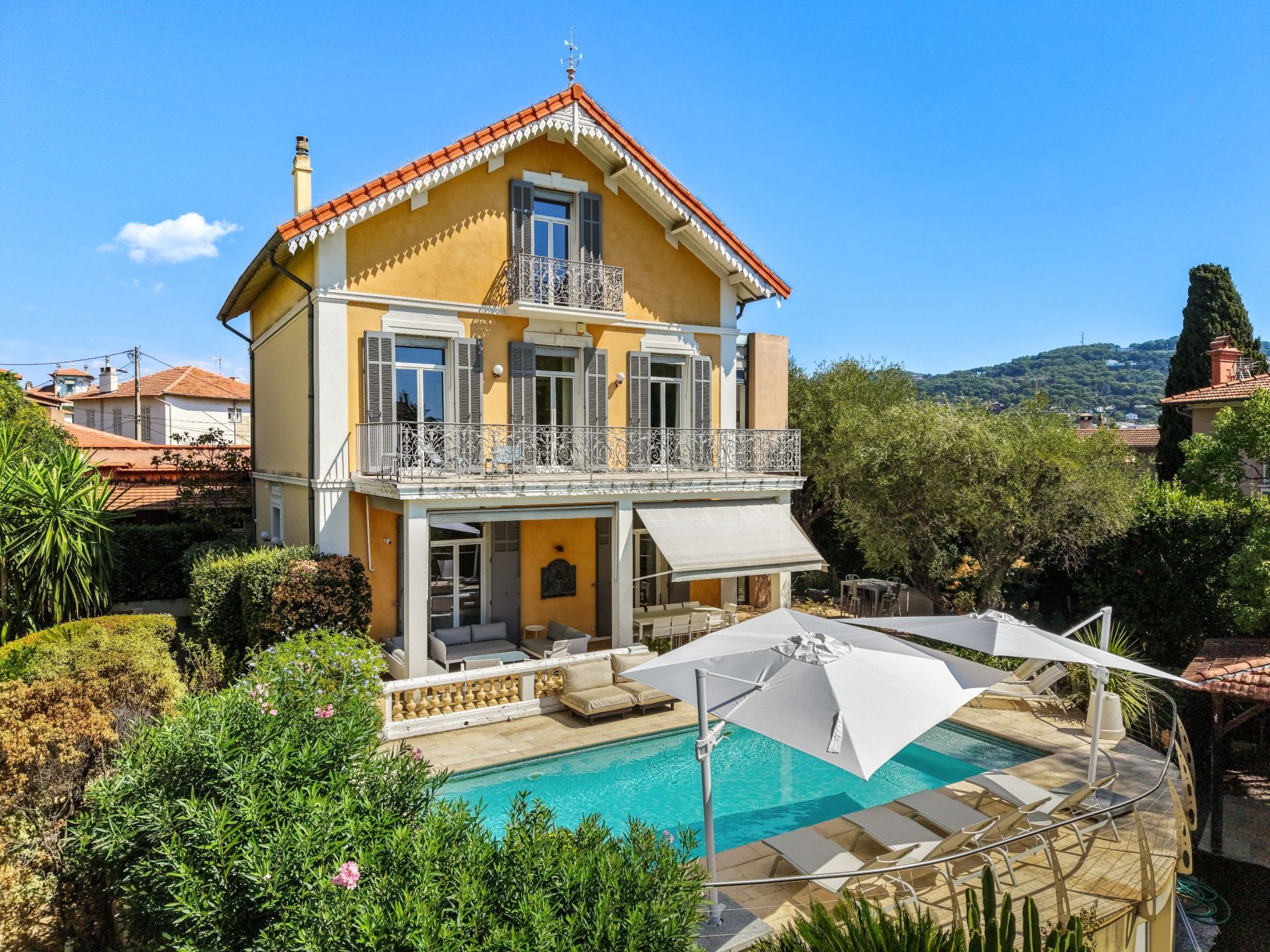 mansion (hôtel particulier) 9 Rooms for sale on CANNES (06400)