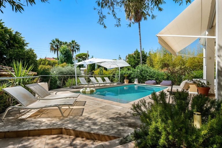 mansion (hôtel particulier) 9 Rooms for sale on CANNES (06400)