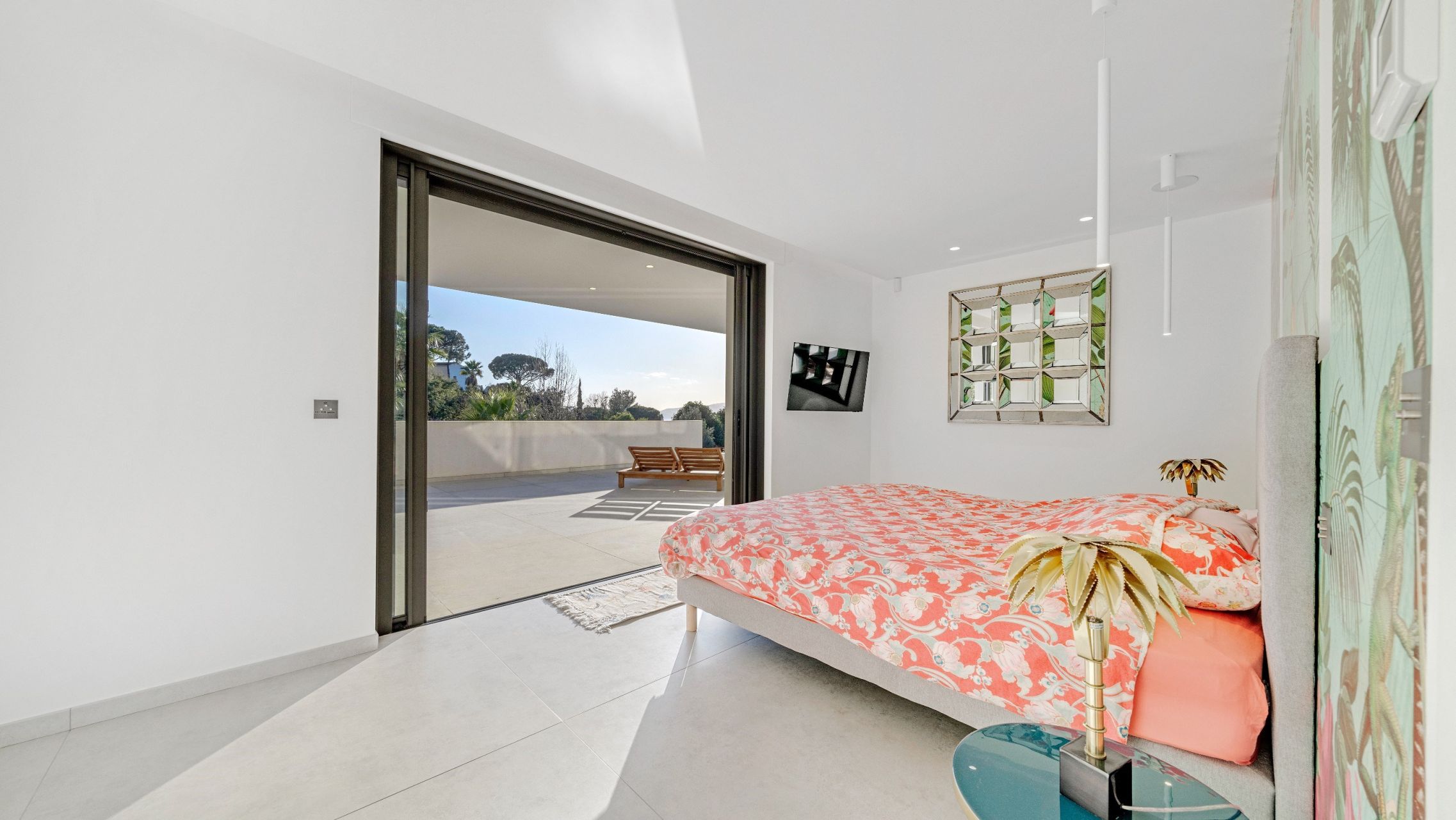 contemporary house 8 Rooms for sale on STE MAXIME (83120)