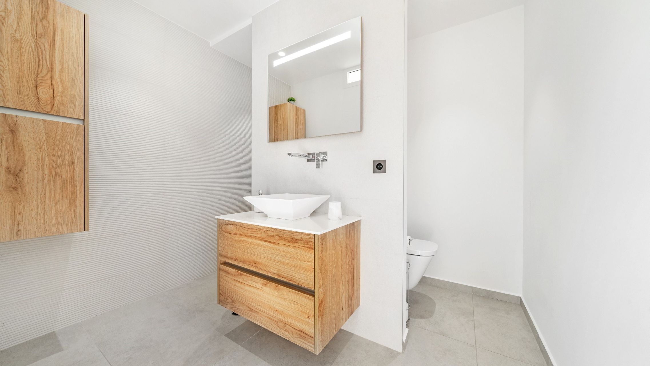 contemporary house 8 Rooms for sale on STE MAXIME (83120)