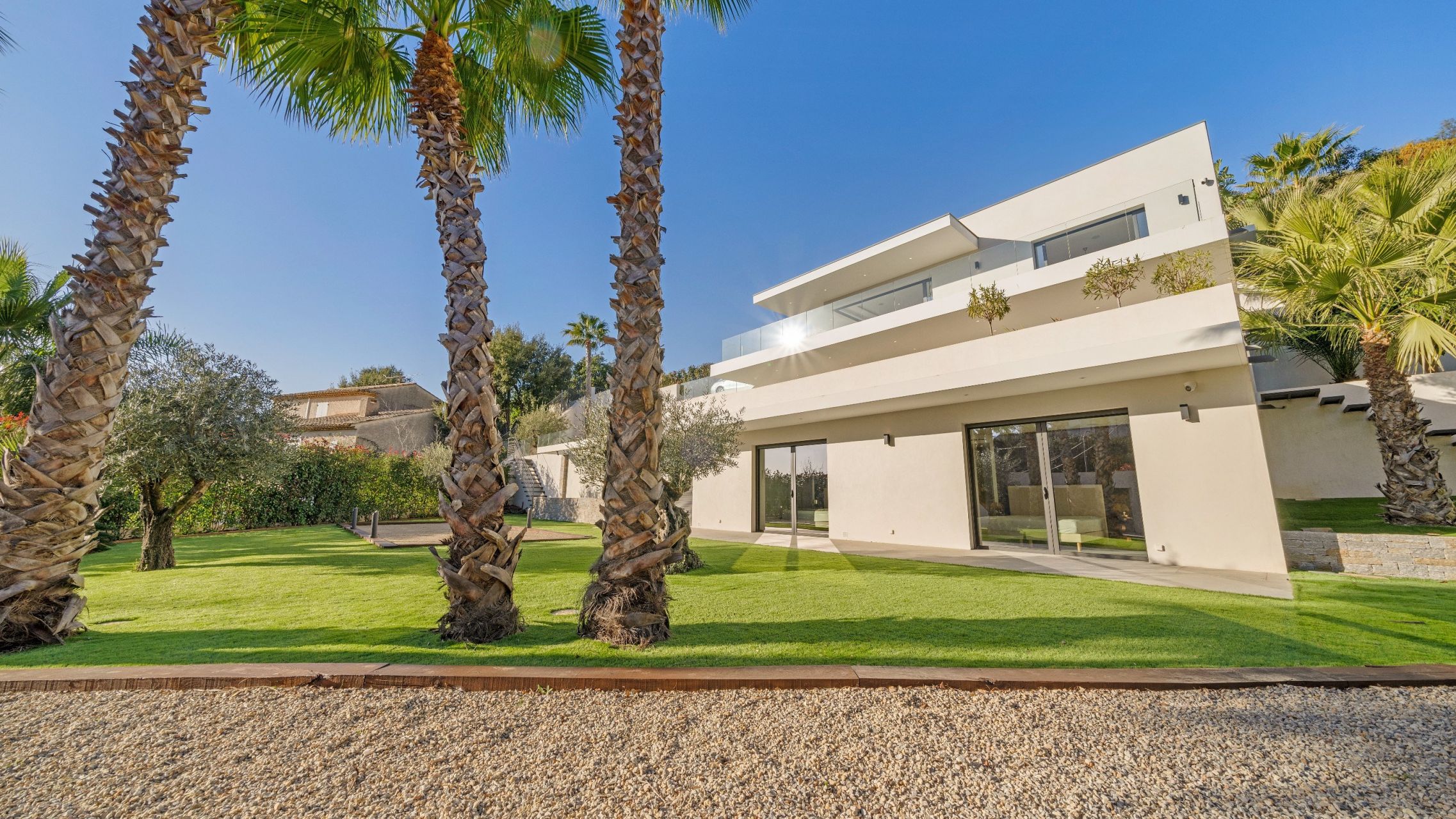 contemporary house 8 Rooms for sale on STE MAXIME (83120)