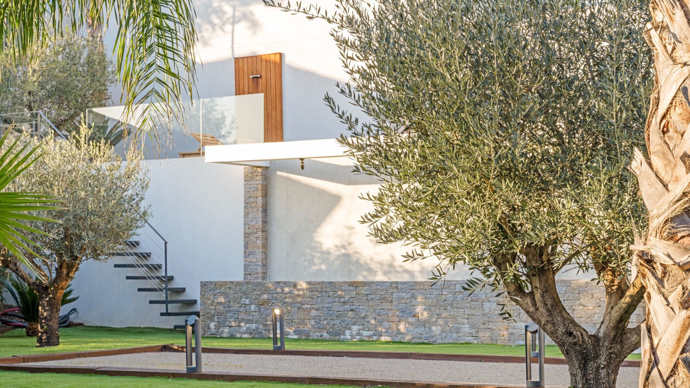 contemporary house 8 Rooms for sale on STE MAXIME (83120)