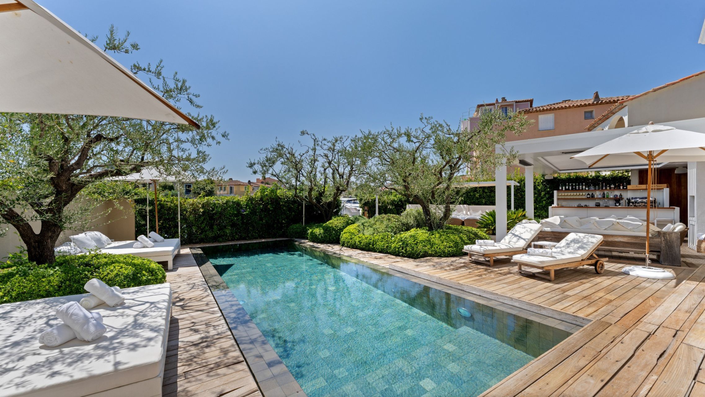 mansion 8 Rooms for sale on PORT GRIMAUD (83310)