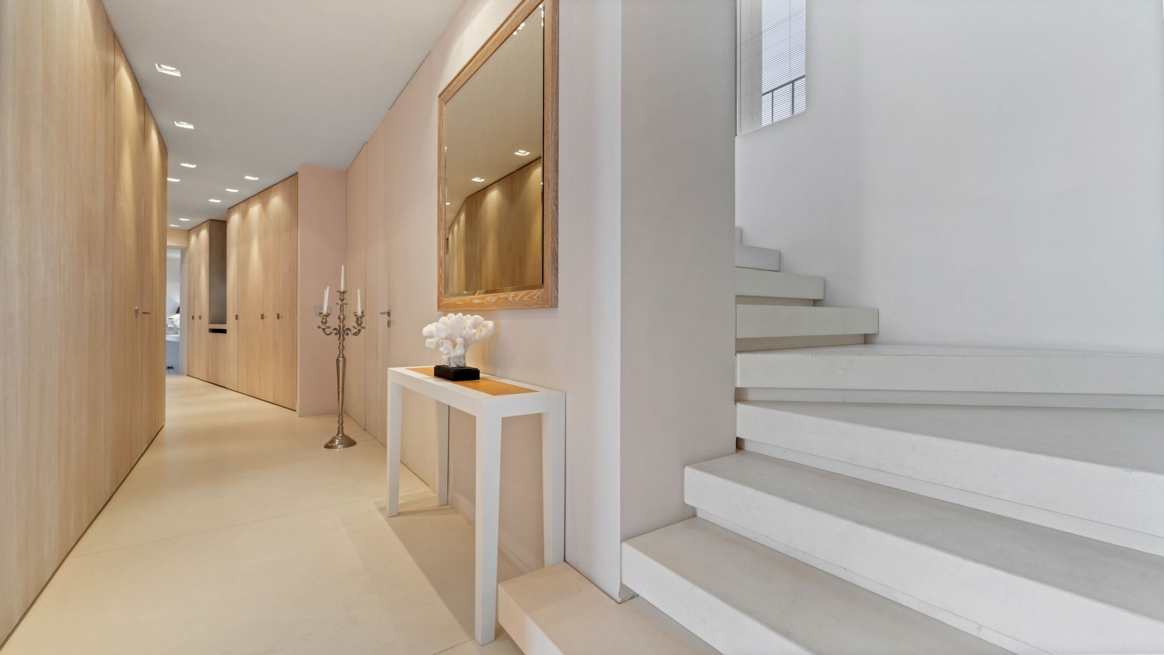 mansion 8 Rooms for sale on PORT GRIMAUD (83310)