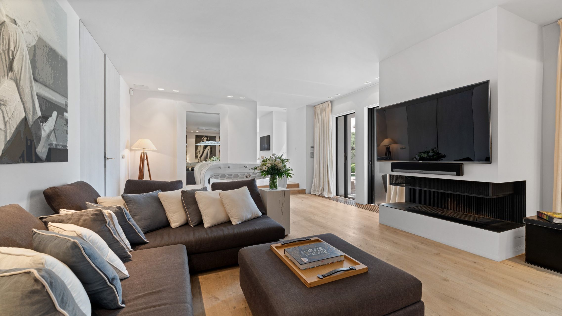 mansion 8 Rooms for sale on PORT GRIMAUD (83310)