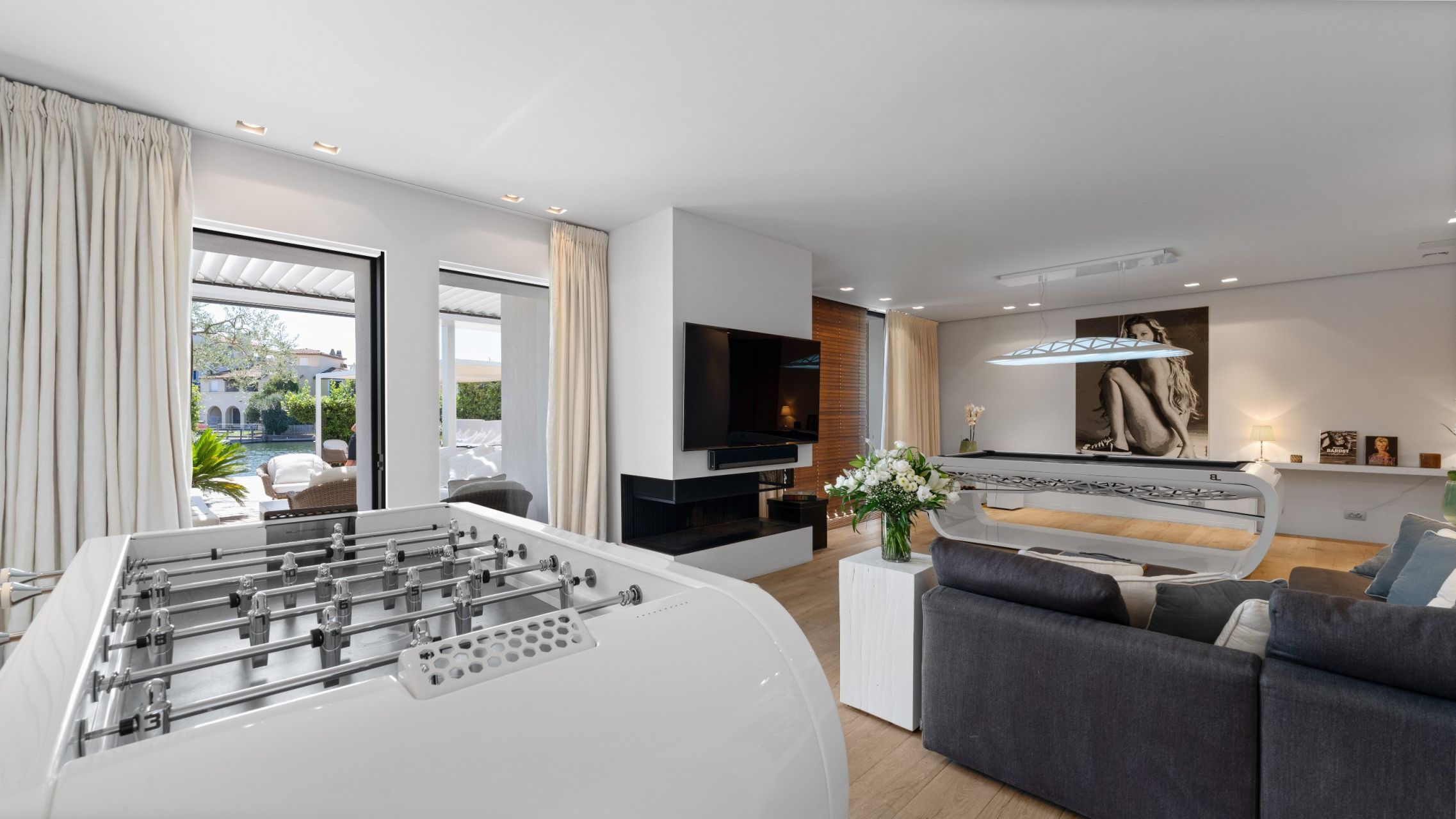 mansion 8 Rooms for sale on PORT GRIMAUD (83310)