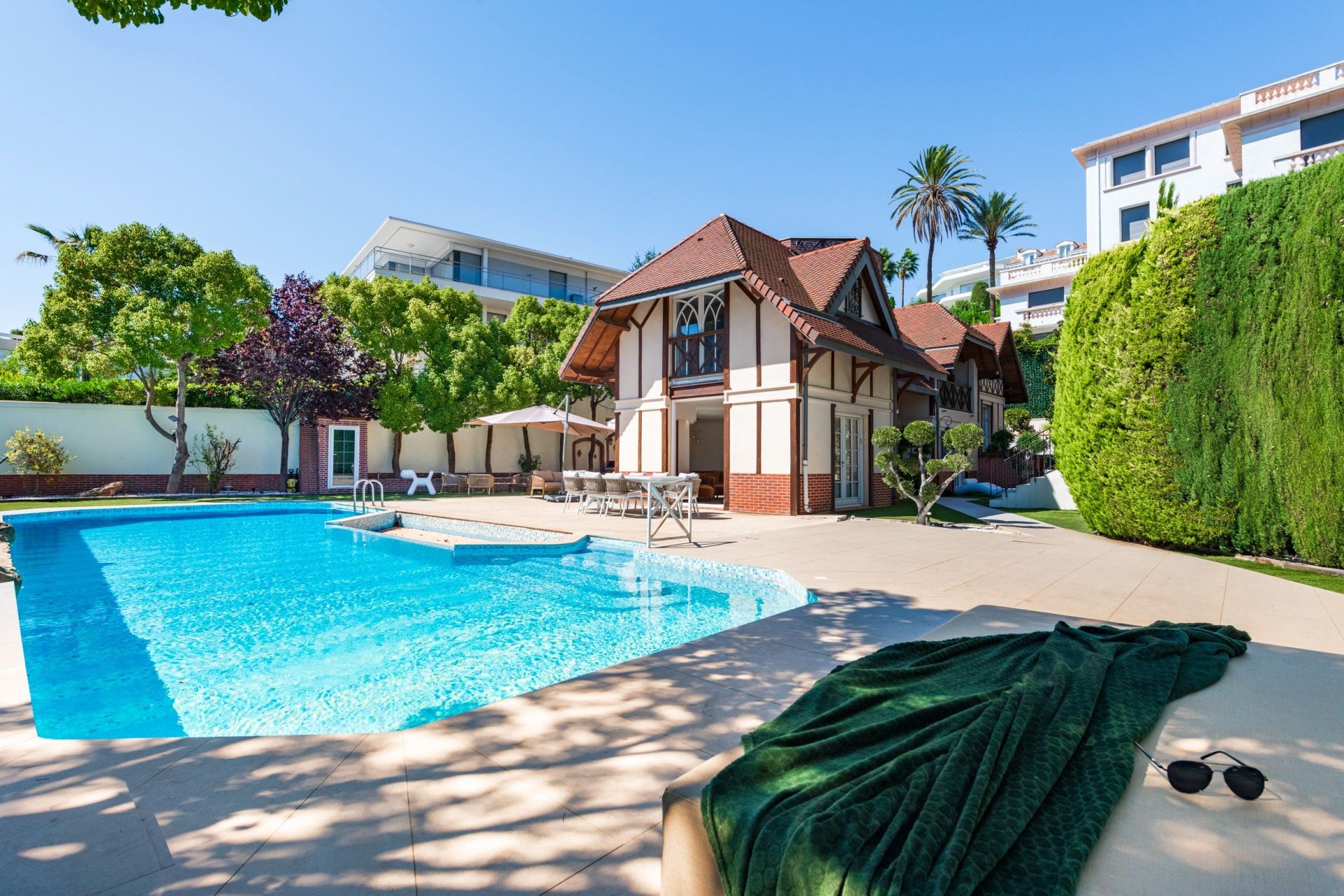 villa 9 Pièces en vente sur CANNES (06400)