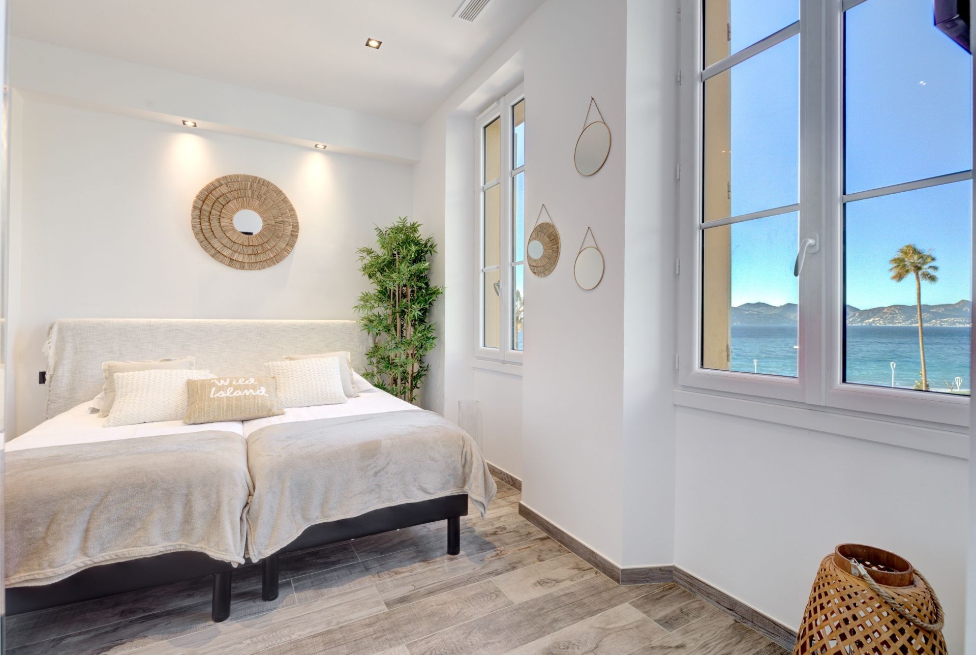 penthouse 5 Rooms for sale on CANNES (06400)