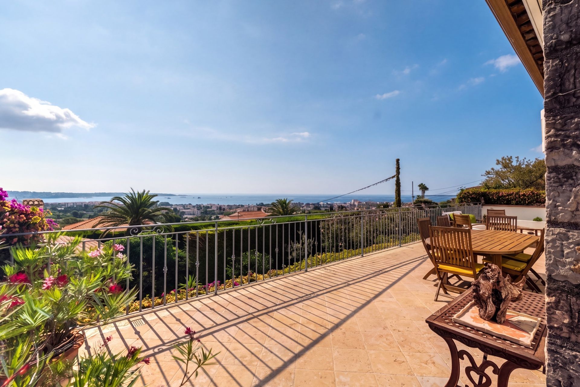 bastide 8 Rooms for sale on LE GOLFE JUAN (06220)