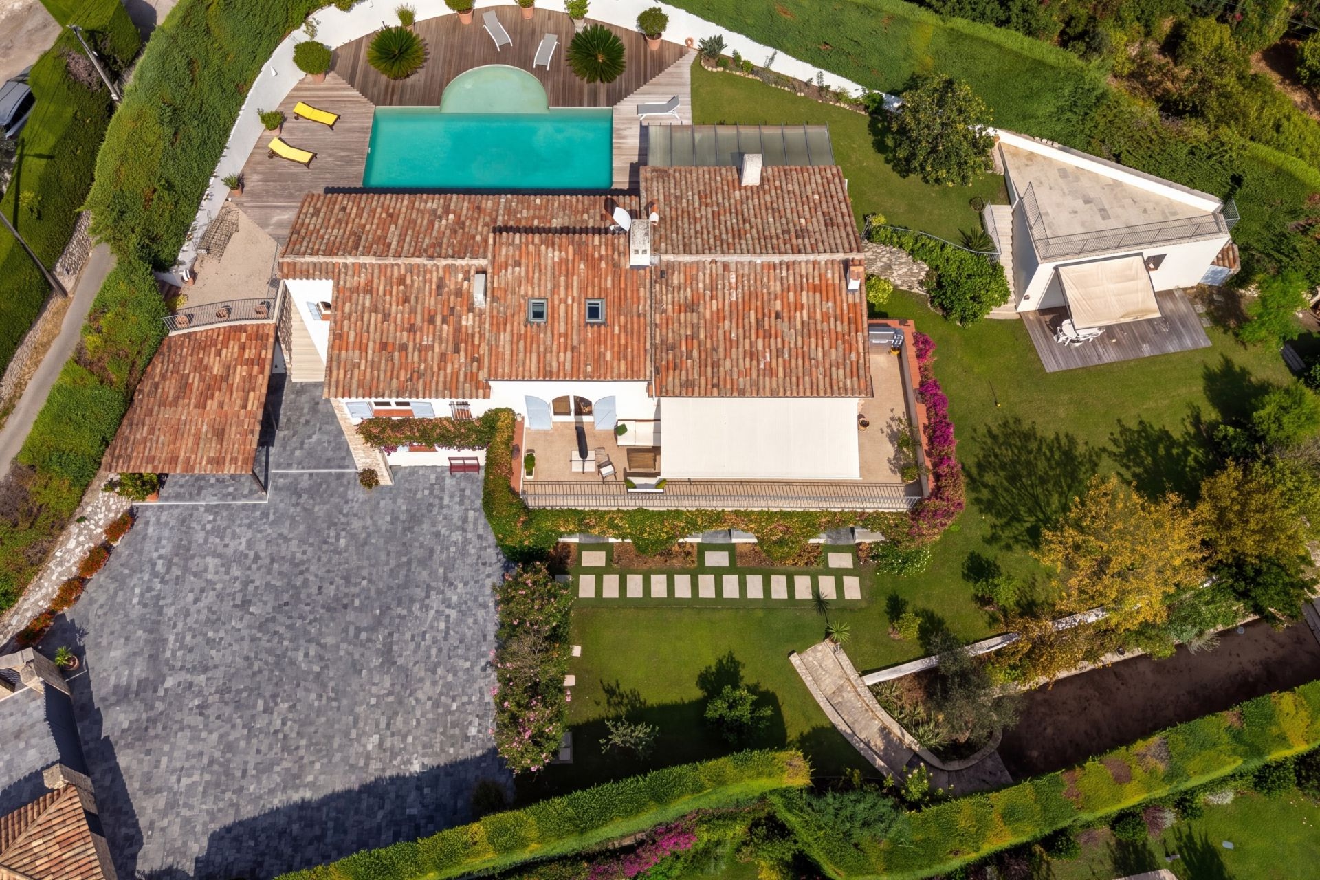 bastide 8 Rooms for sale on LE GOLFE JUAN (06220)