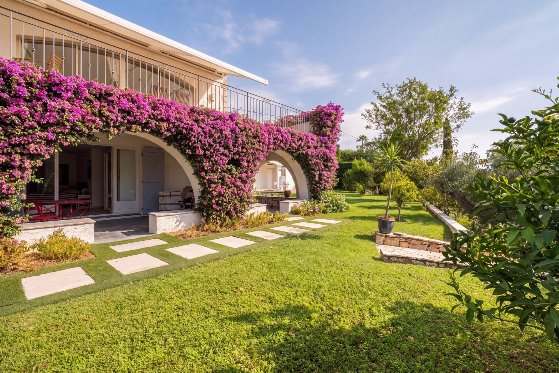 bastide 8 Rooms for sale on LE GOLFE JUAN (06220)