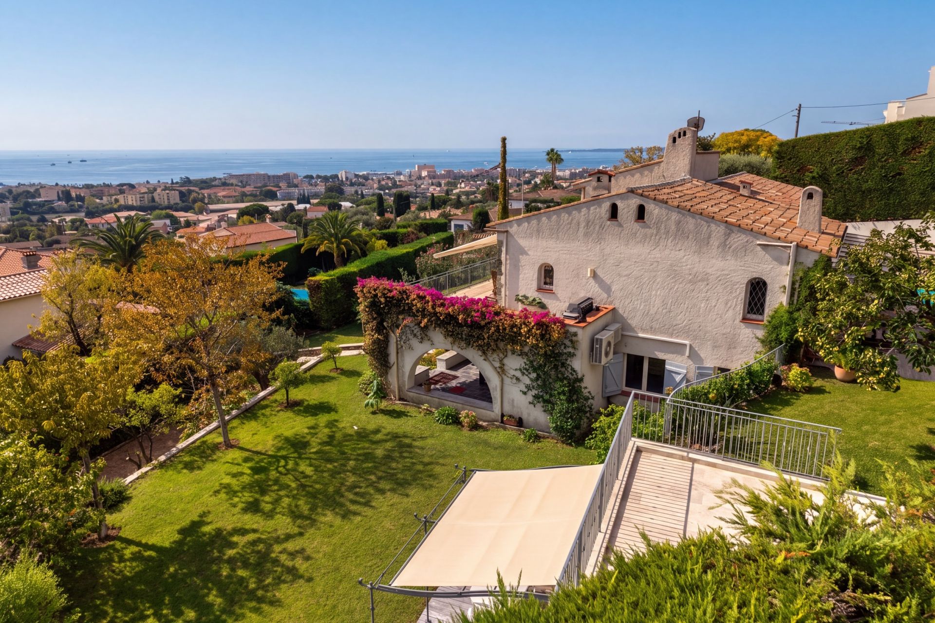 bastide 8 Rooms for sale on LE GOLFE JUAN (06220)