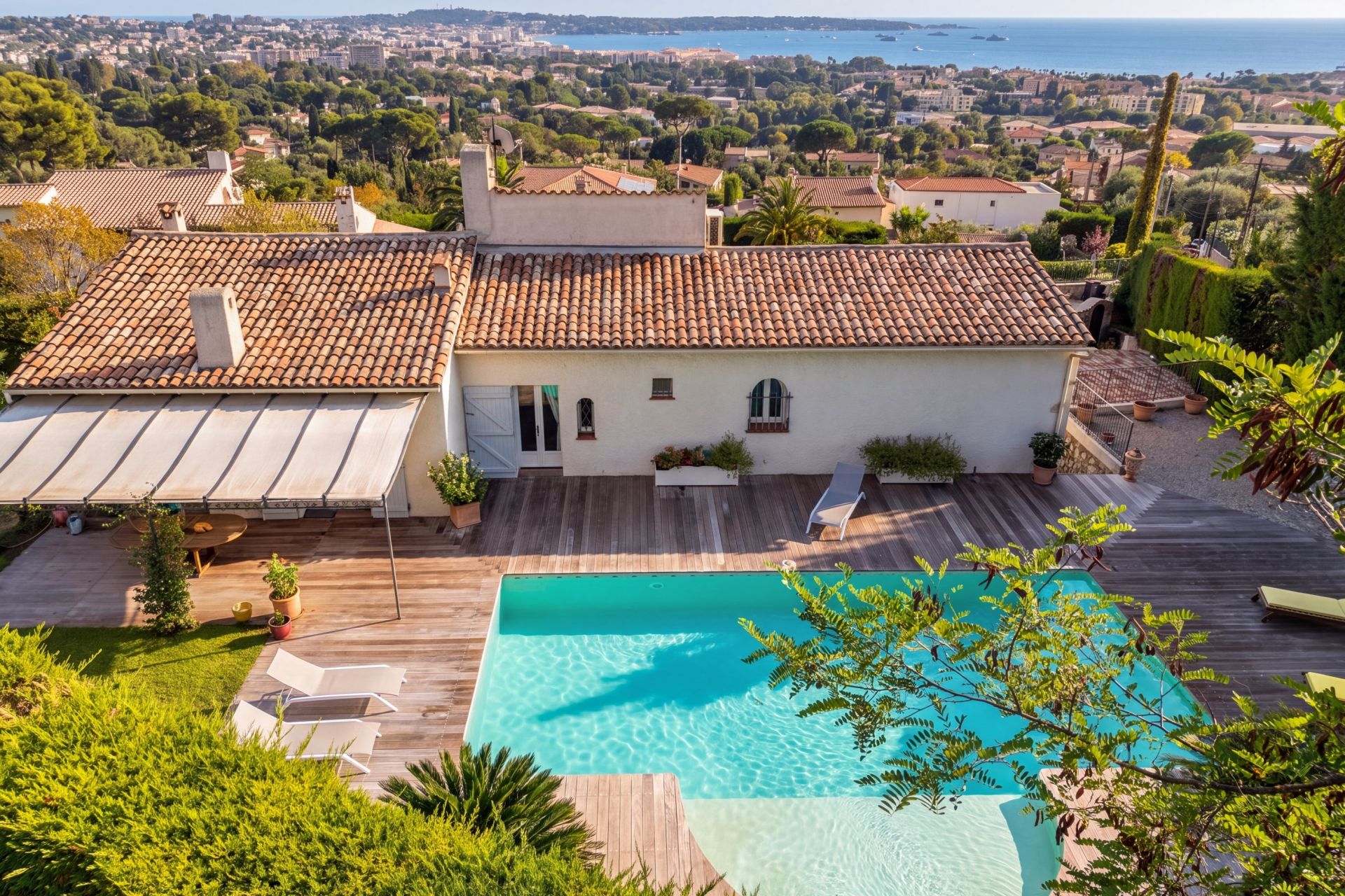 bastide 8 Rooms for sale on LE GOLFE JUAN (06220)