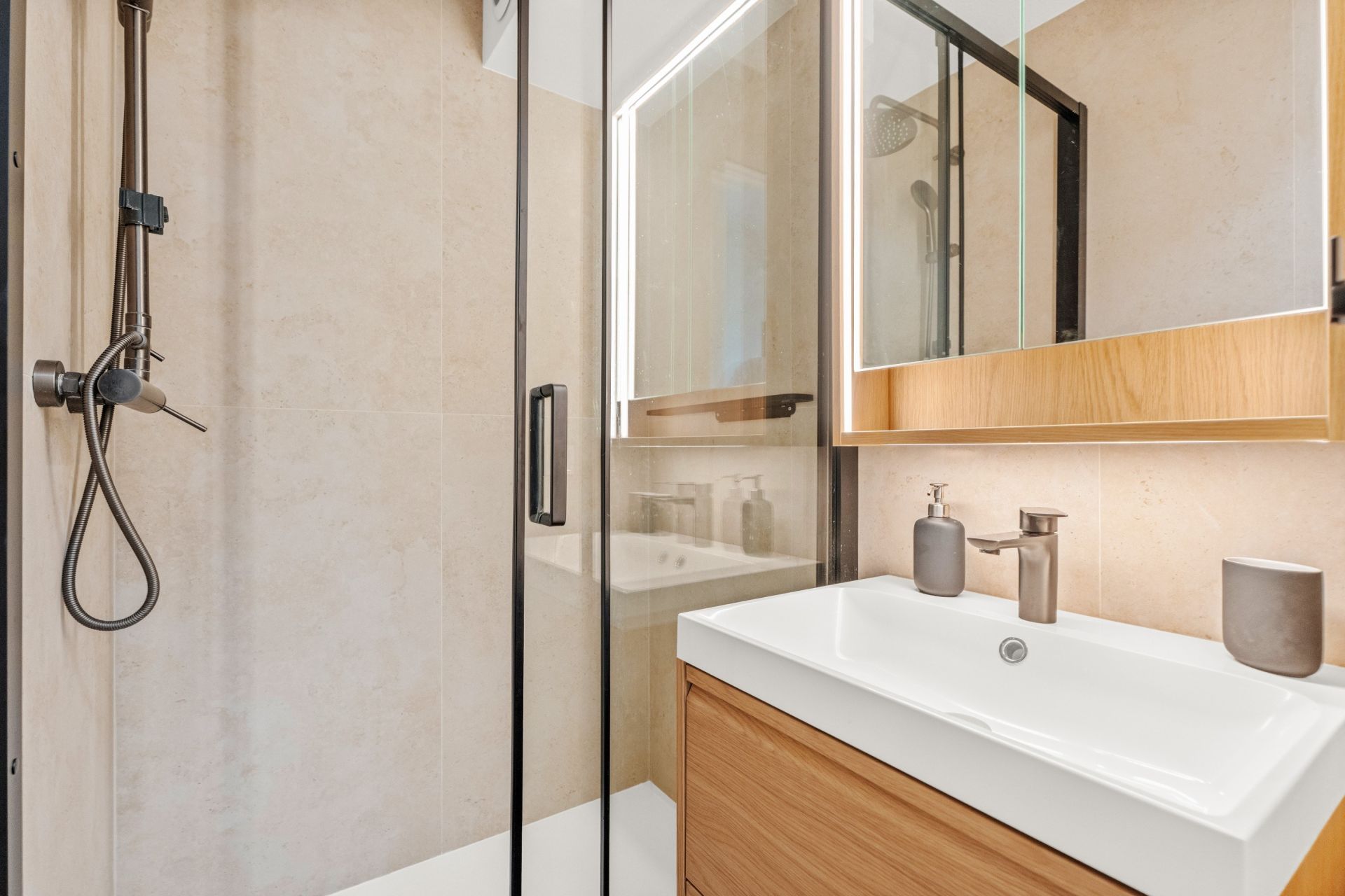 apartment 2 Rooms for sale on CANNES (06150)