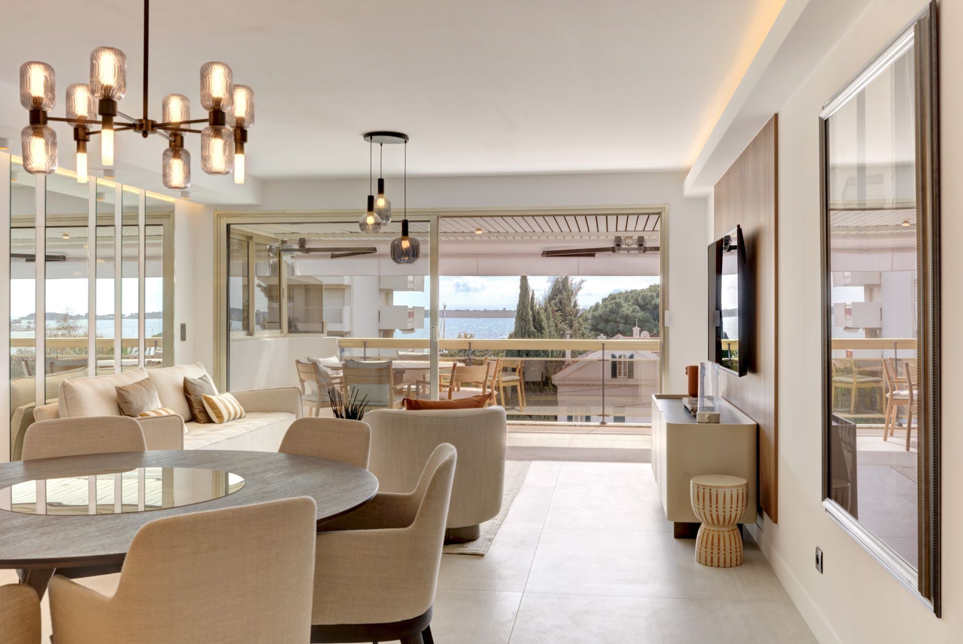 apartment 4 Rooms for sale on CANNES (06400)
