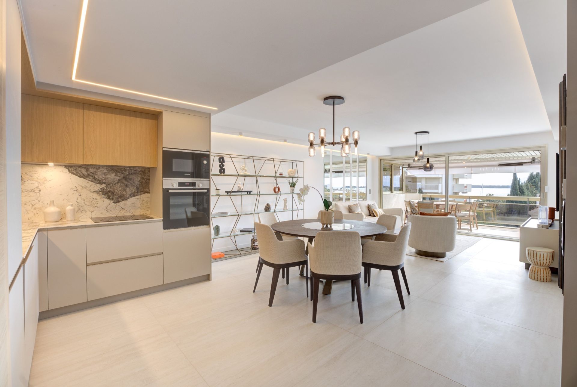 apartment 4 Rooms for sale on CANNES (06400)