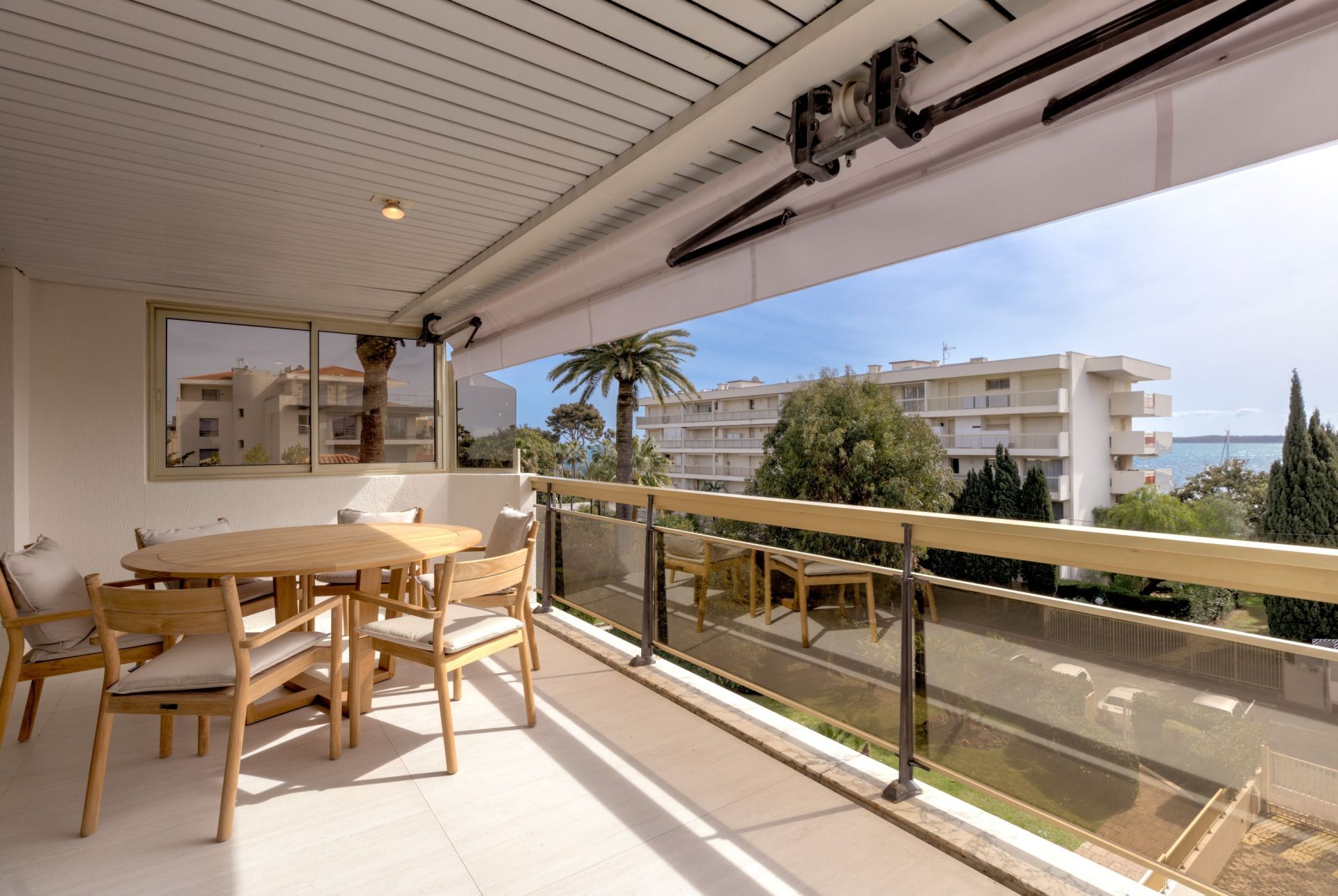 apartment 4 Rooms for sale on CANNES (06400)