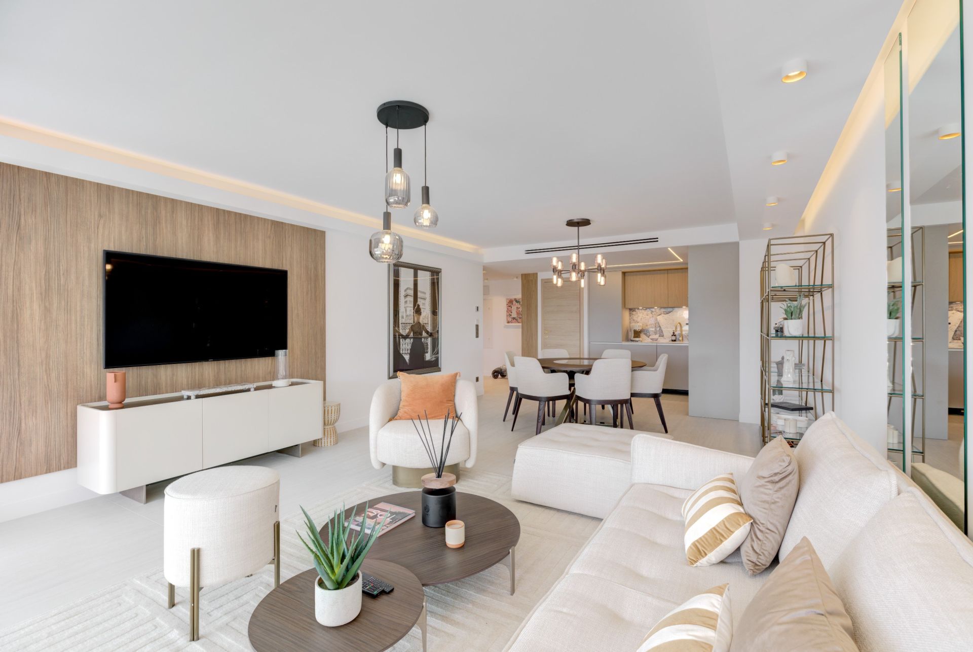 apartment 4 Rooms for sale on CANNES (06400)