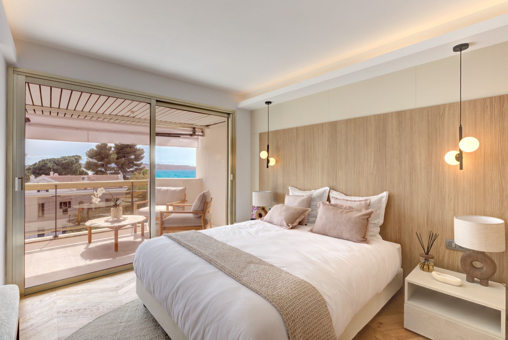 apartment 4 Rooms for sale on CANNES (06400)