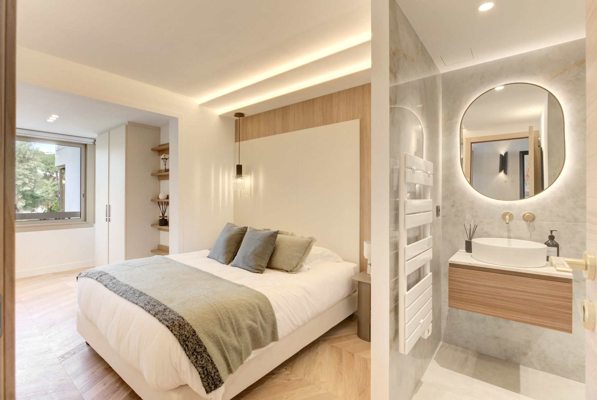 apartment 4 Rooms for sale on CANNES (06400)
