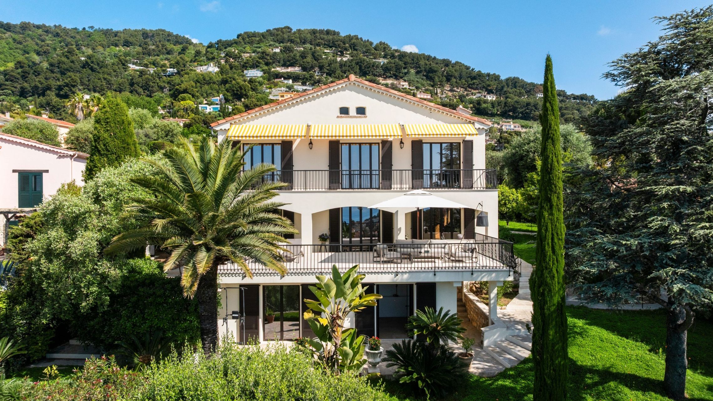 villa 7 Rooms for sale on ROQUEBRUNE CAP MARTIN (06190)