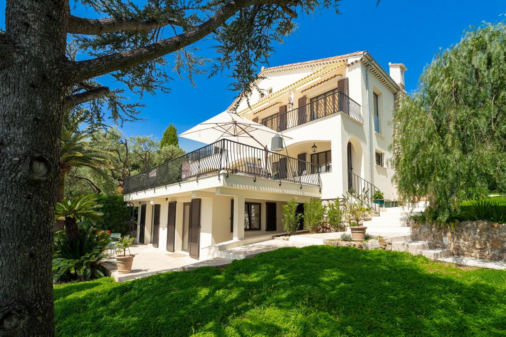 villa 7 Rooms for sale on ROQUEBRUNE CAP MARTIN (06190)
