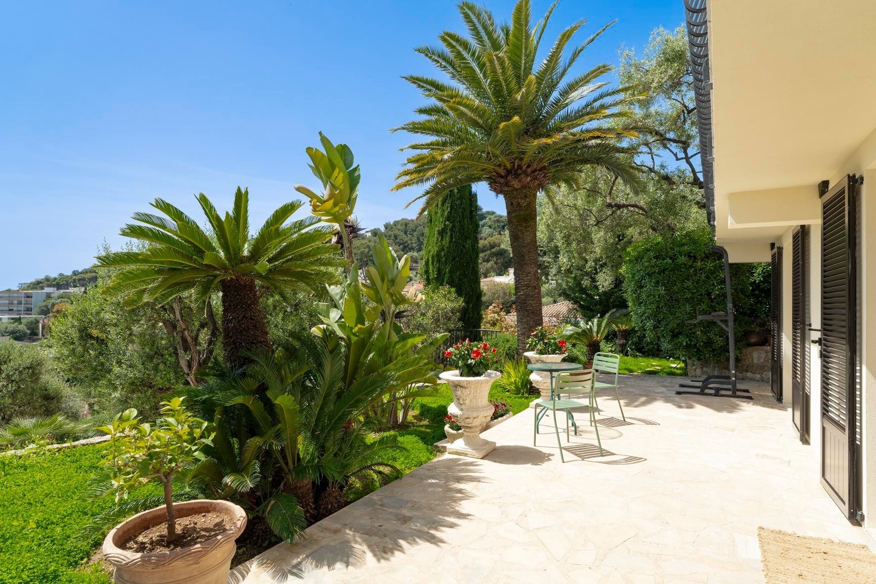 villa 7 Rooms for sale on ROQUEBRUNE CAP MARTIN (06190)