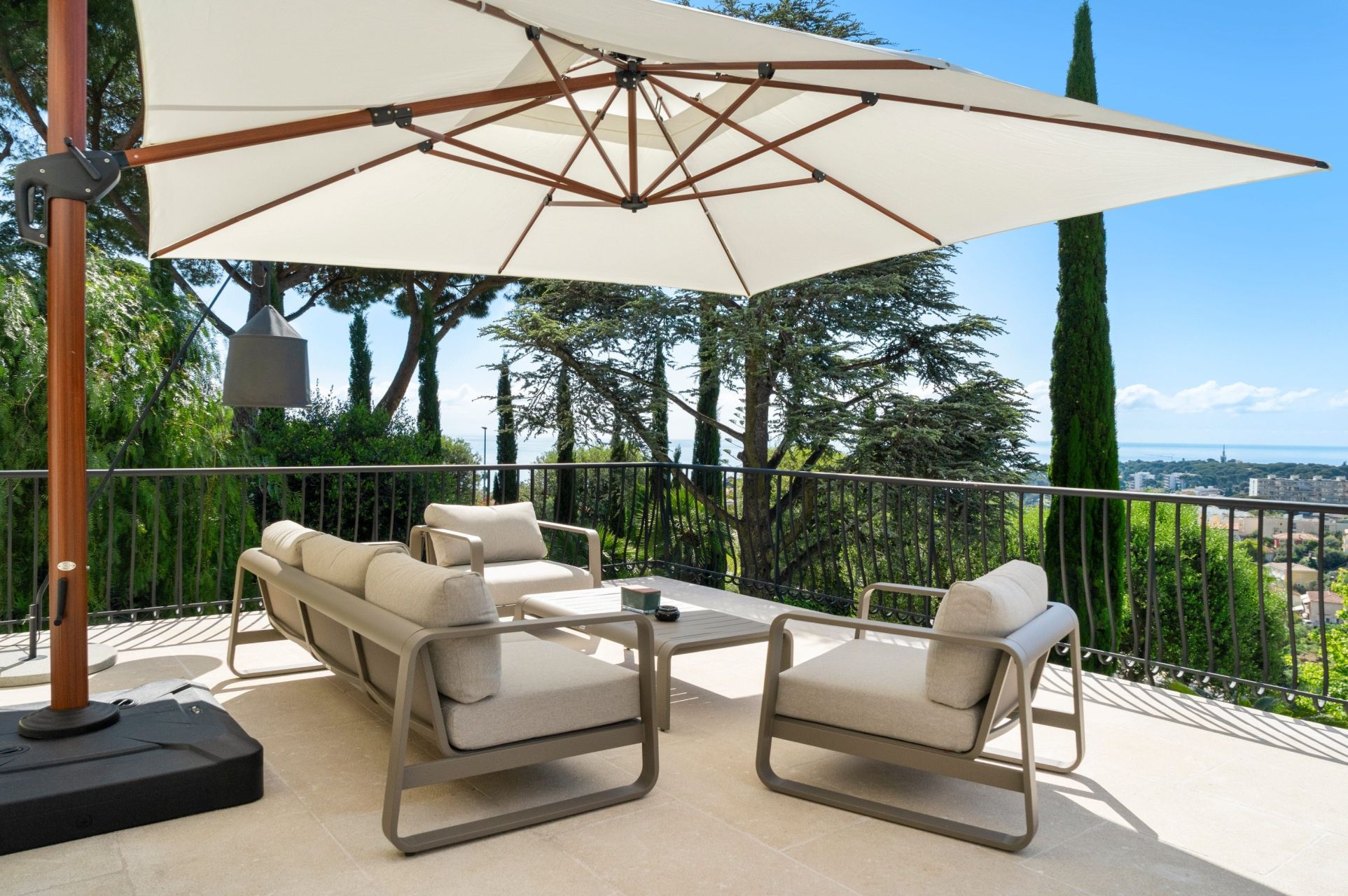 villa 7 Rooms for sale on ROQUEBRUNE CAP MARTIN (06190)