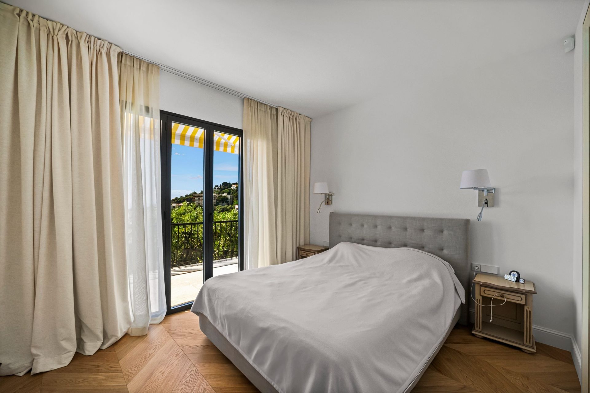 villa 7 Rooms for sale on ROQUEBRUNE CAP MARTIN (06190)