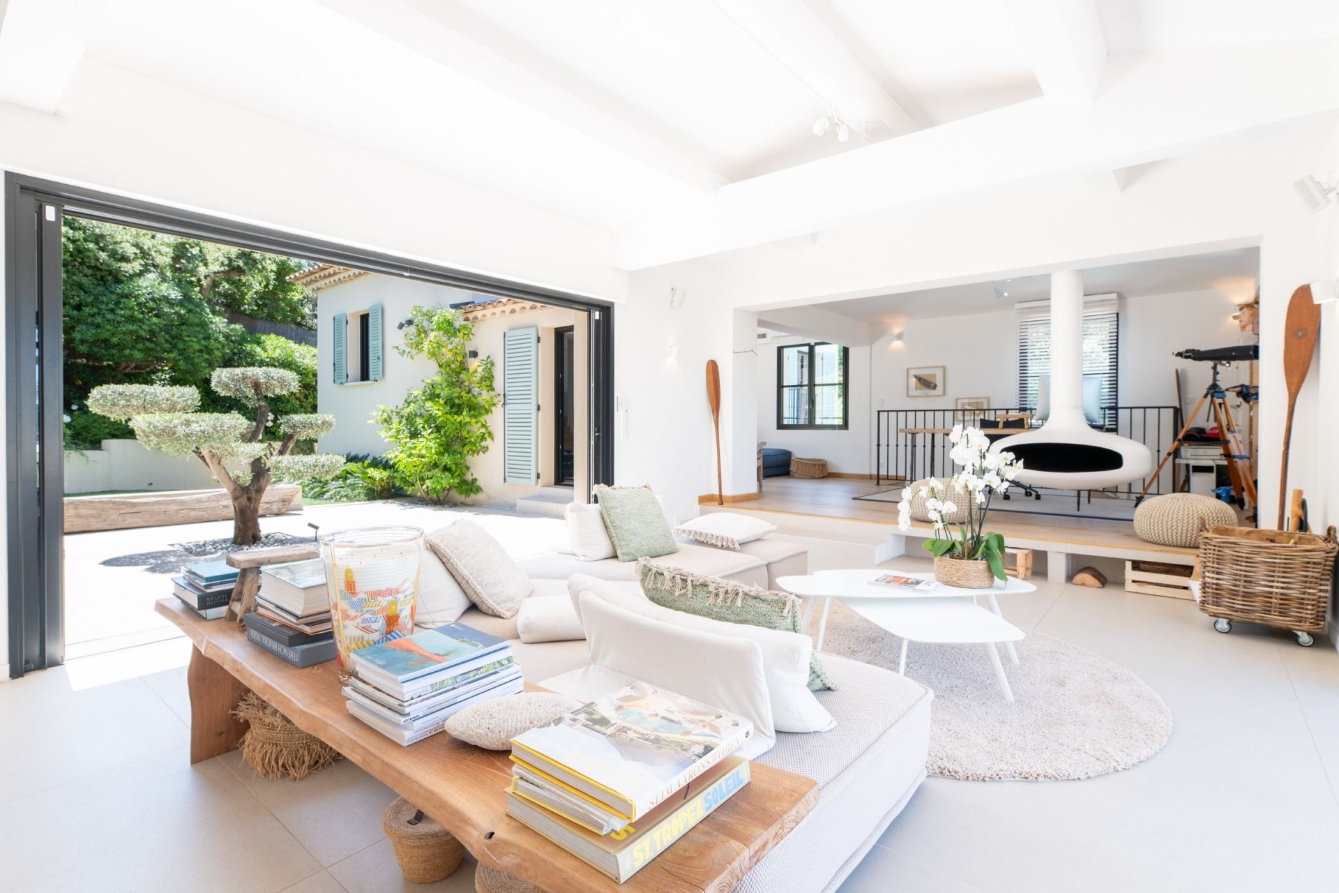 contemporary house 9 Rooms for sale on GASSIN (83580)