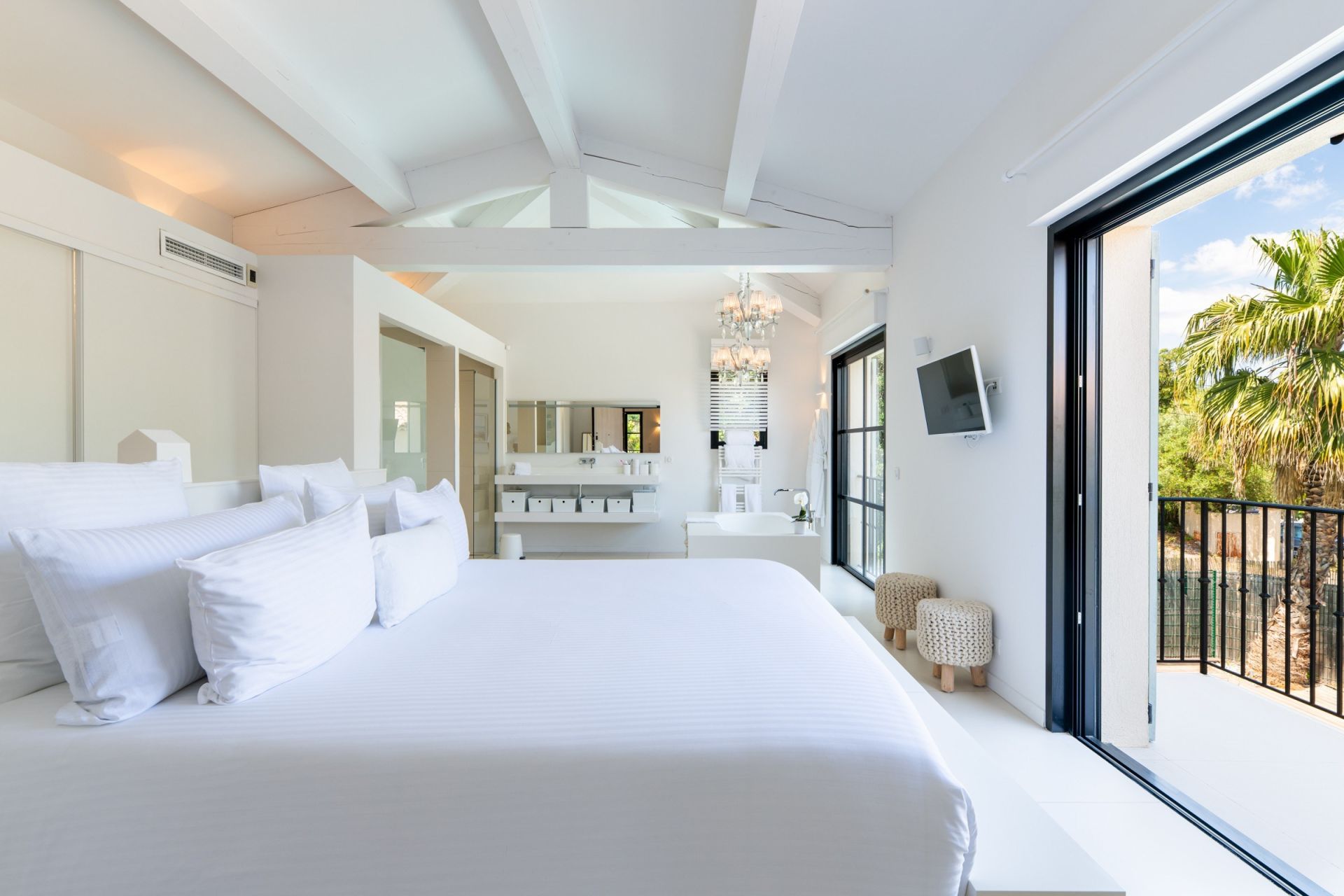 maison contemporaine 9 Pièces en vente sur GASSIN (83580)
