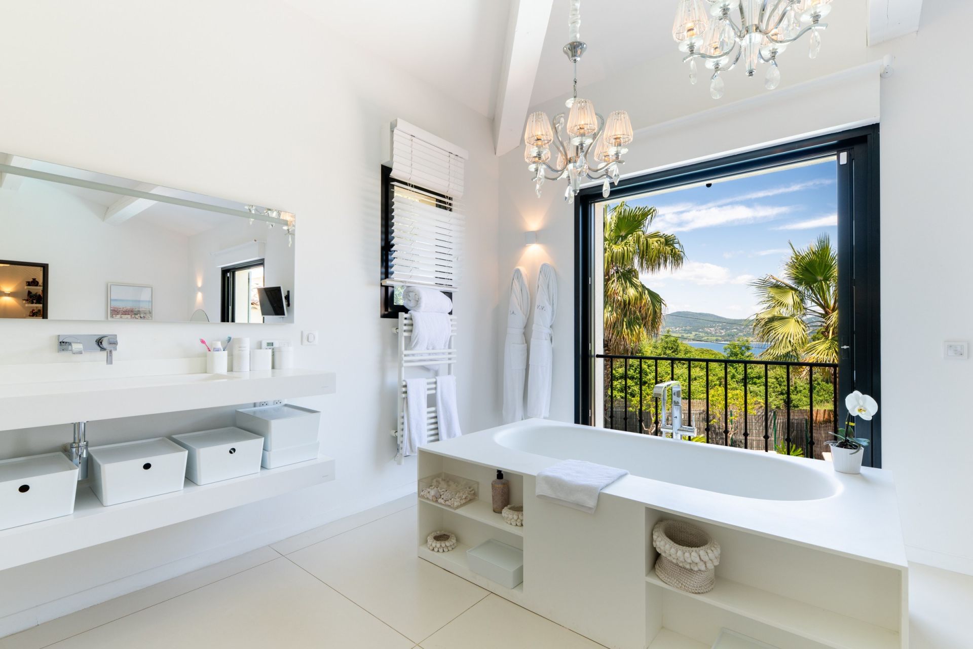 contemporary house 9 Rooms for sale on GASSIN (83580)