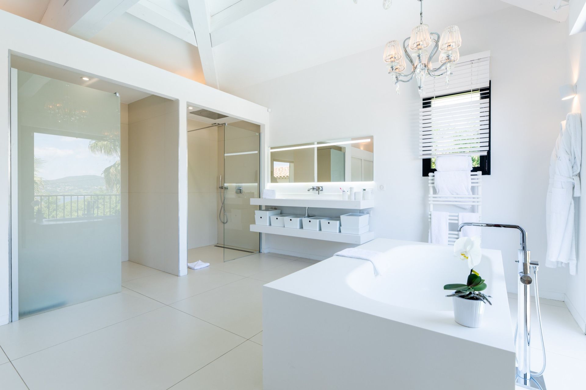 contemporary house 9 Rooms for sale on GASSIN (83580)