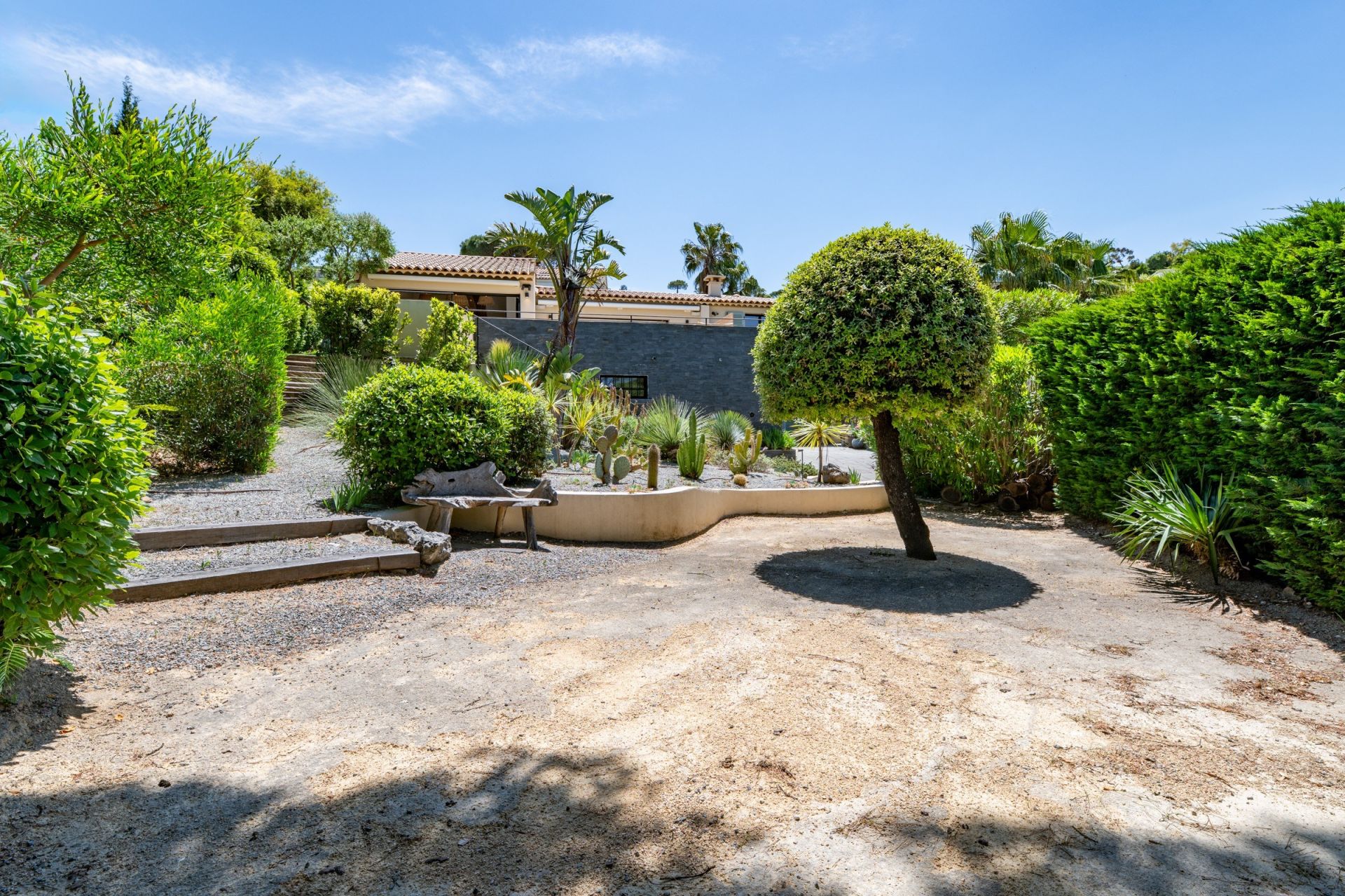 contemporary house 9 Rooms for sale on GASSIN (83580)